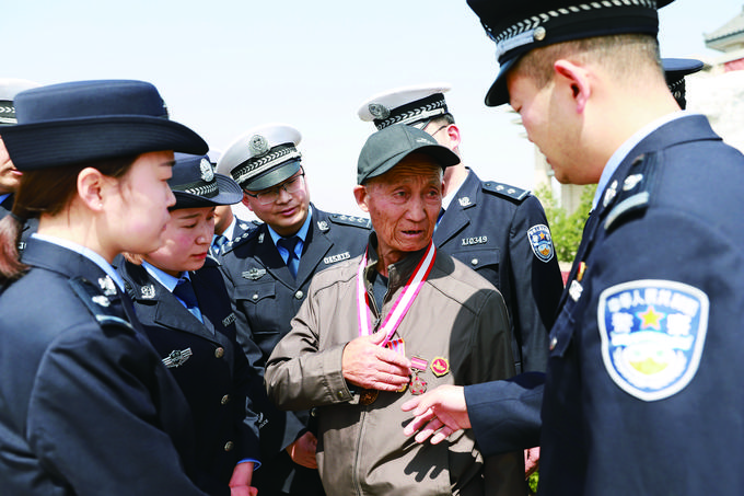 授党课 讲党史